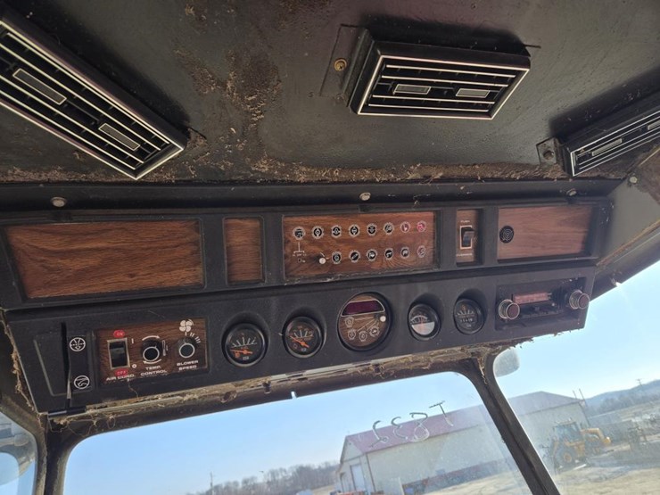 massey-ferguson-850-image-24