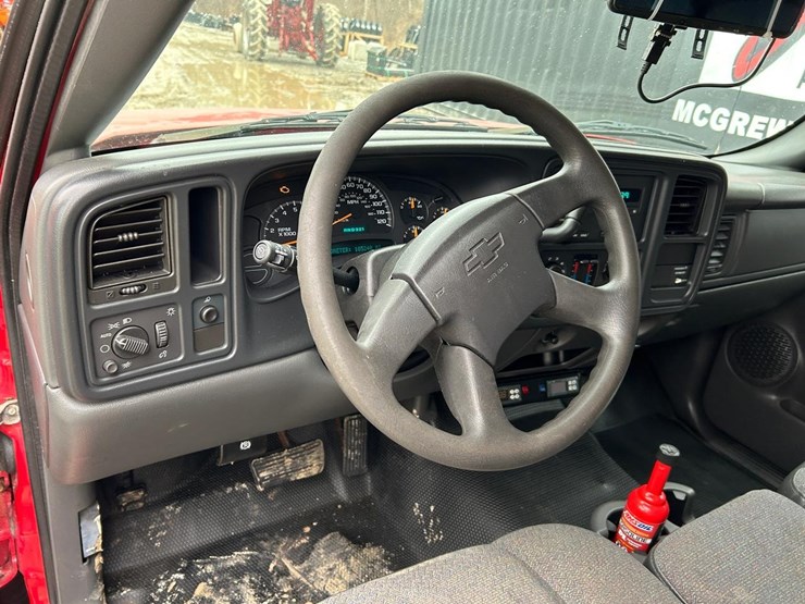 2004-chevrolet-1500-image-25