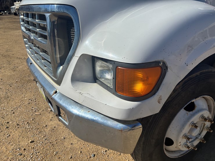 2003-ford-f650-image-10