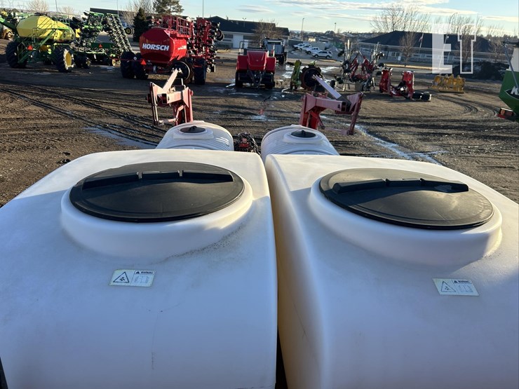 2009-white-8516-image-37