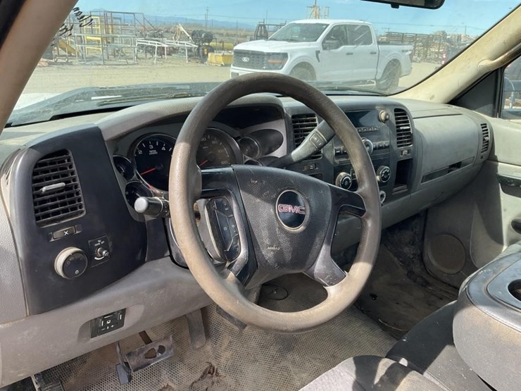 2013-gmc-2500-image-15