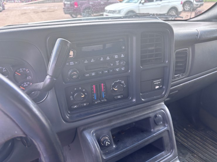 2005-chevrolet-2500hd-image-8