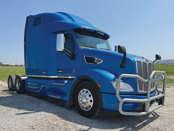 2023-peterbilt-579-image-1