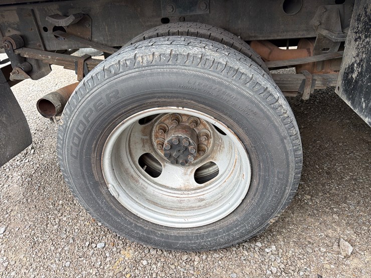 2011-chevrolet-3500-image-10