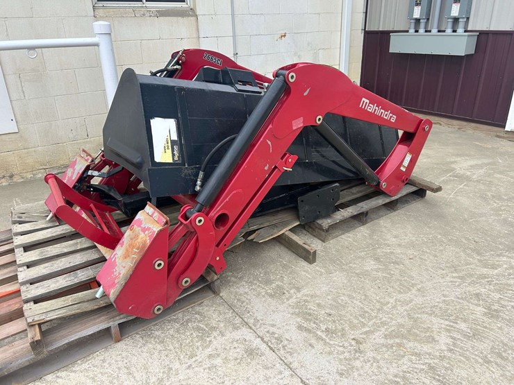 mahindra-2665cl-front-loader-image-2