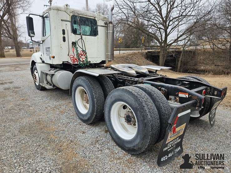 2003-freightliner-columbia-120-image-7