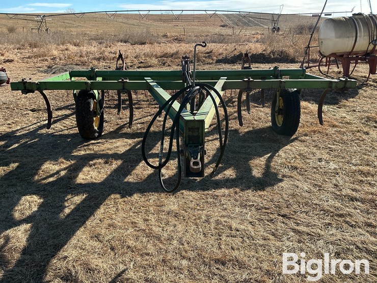 john-deere-100-image-2