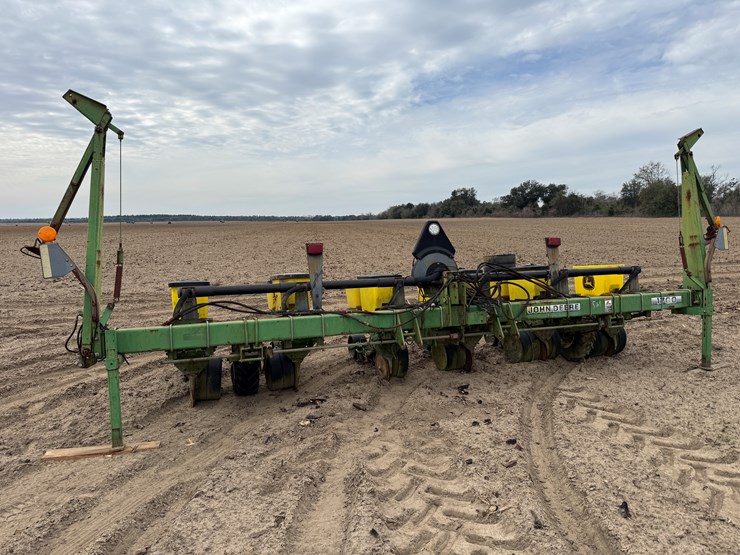 john-deere-1700-image-1