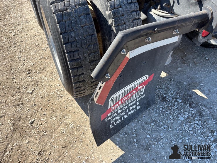 2004-freightliner-cst120-century-classic-s/t-t/a-day-cab-truck-tractor-image-17