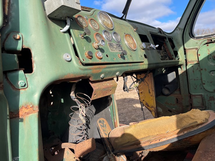 #4209-•-mack-truck-frame-image-19