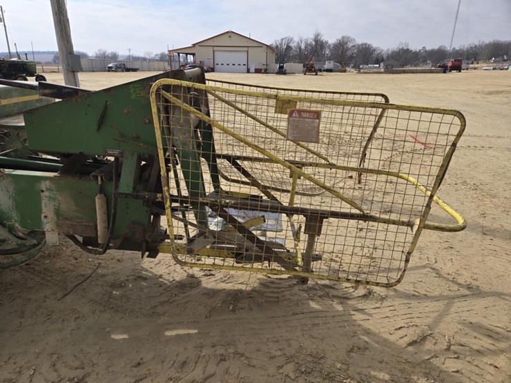 john-deere-336-image-8