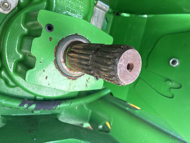 2013-john-deere-8335r-image-32