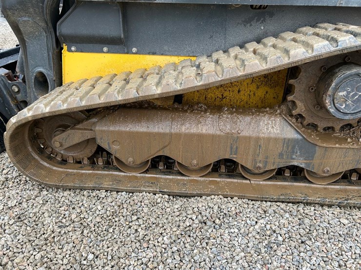 2017-new-holland-c232-image-17