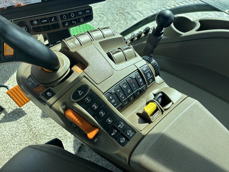 2021-john-deere-8rx-370-image-103