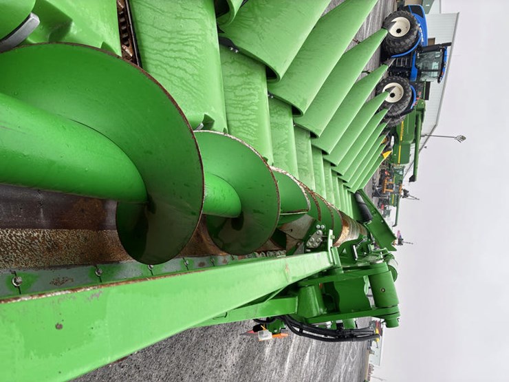 2024-john-deere-c12f-image-7