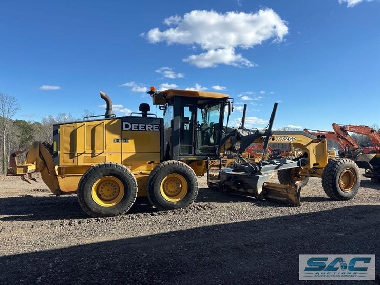 2011-deere-772g-image-2