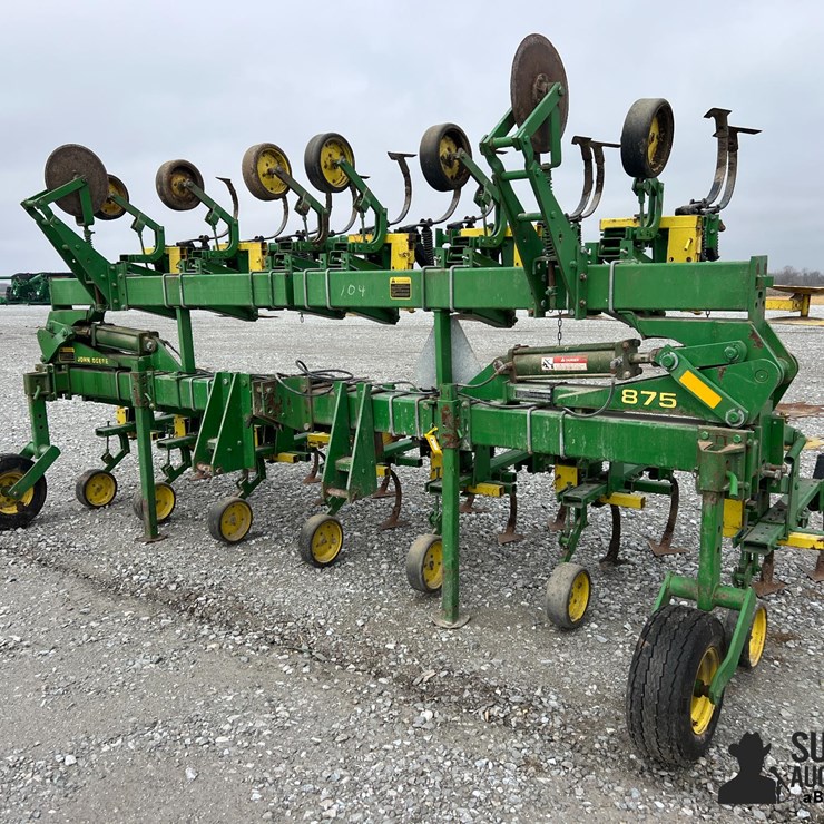 JOHN DEERE 875