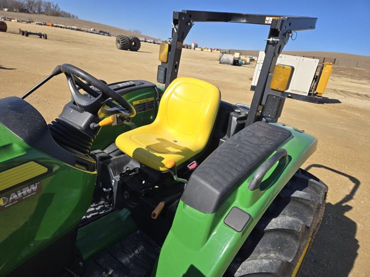 john-deere-4052m-image-6