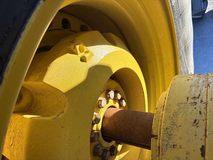 2013-john-deere-9510r-image-55