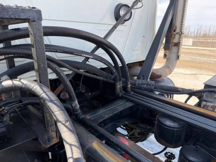 2009-mack-granite-gu813-image-30