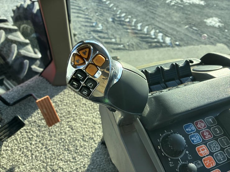 2011-case-ih-magnum-315-image-74