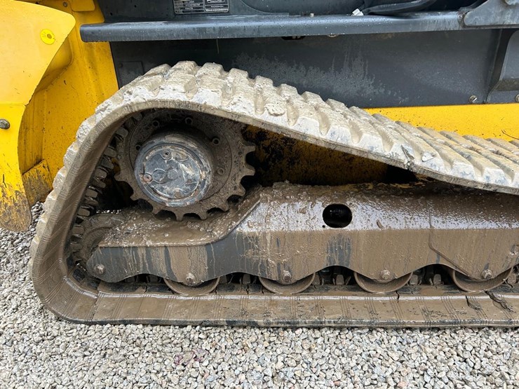 2017-new-holland-c232-image-13