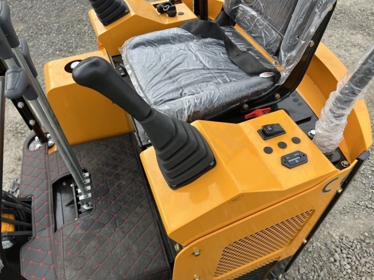 2026-miva-va15-mini-hydraulic-excavator-image-18