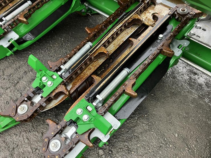 2024-john-deere-c16f-image-4