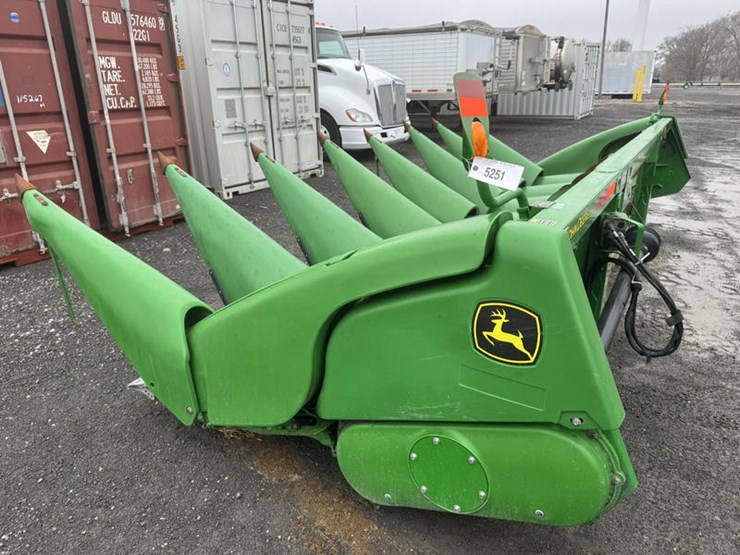 2013-john-deere-608c-image-1