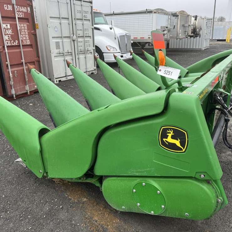 2013 JOHN DEERE 608C