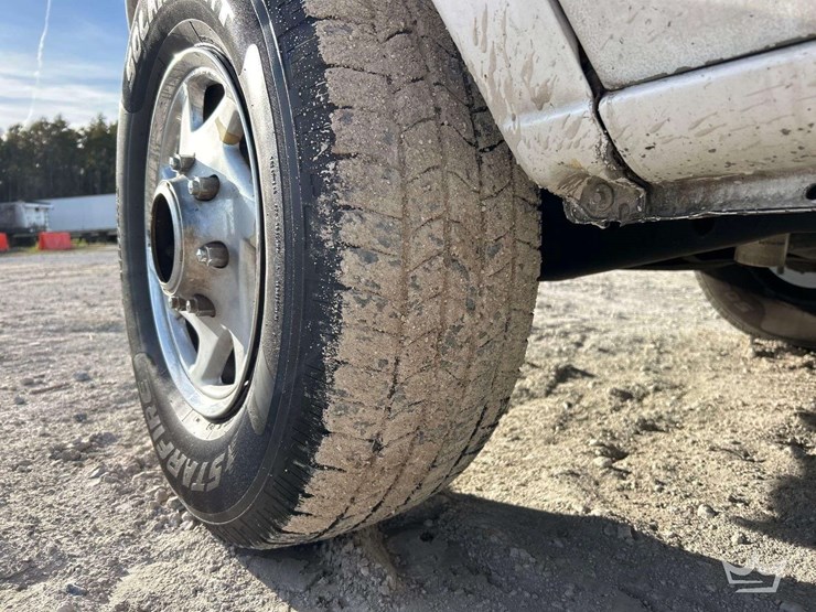 2002-ford-cargo-image-23