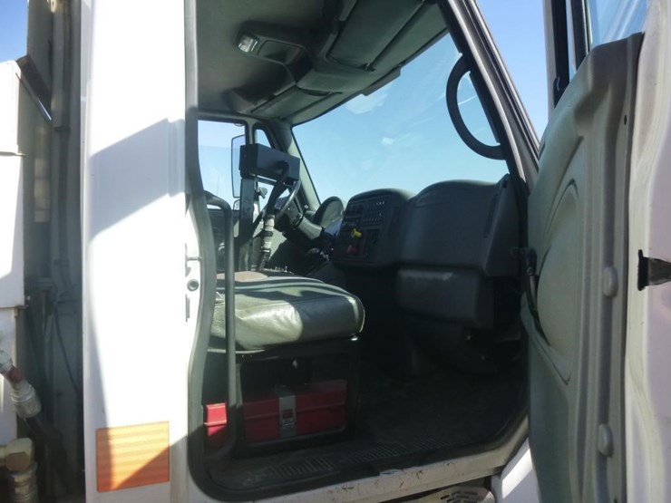 2003-international-7400-image-11