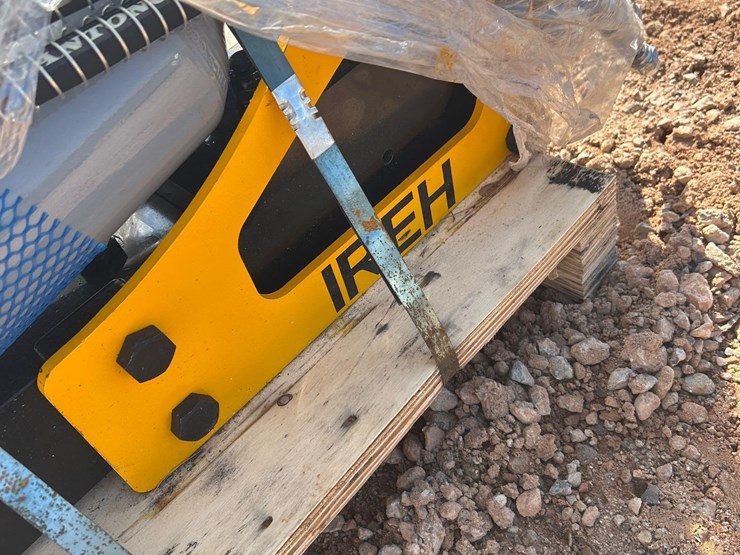 ireh-mini-excavator-breaker-attachment-image-2