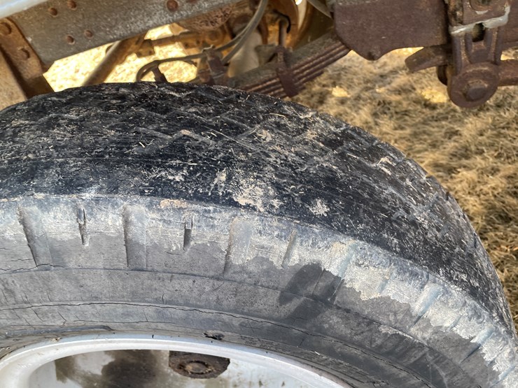 #4220-•-aeroliner-tandem-axle-storage-van-trailer-(no-title)-image-14