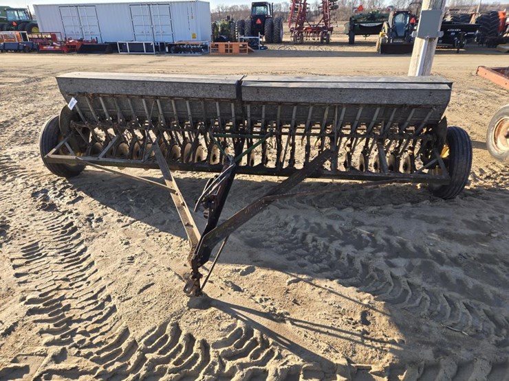 john-deere-12-image-2