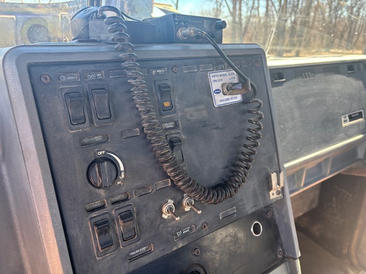 1993-mack-ch600-image-33