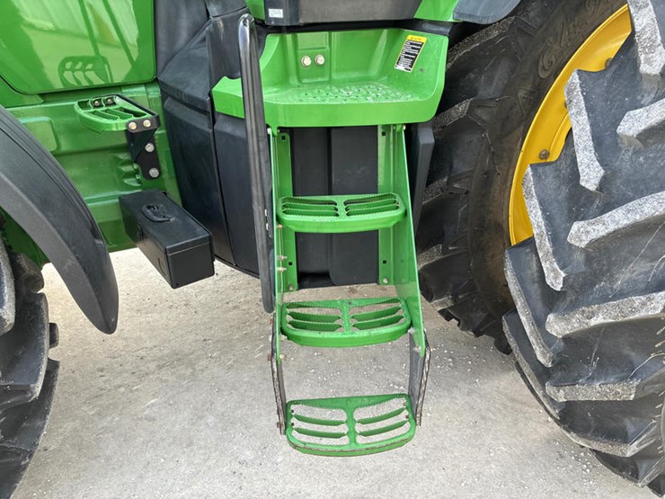 2012-john-deere-8260r-image-32