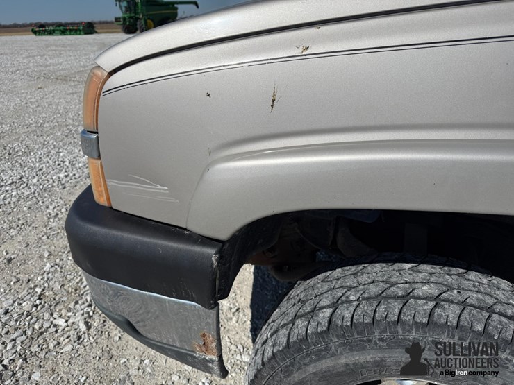 2004-chevrolet-2500hd-image-12