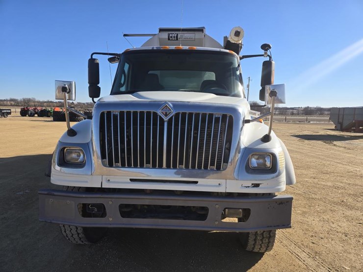 2007-international-7600-image-2