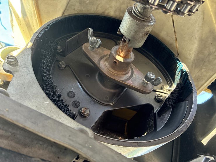 2010-kinze-3600-image-38