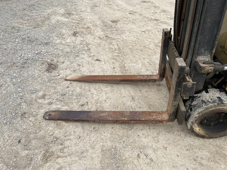 #4224-•-white-lp-forklift-image-9