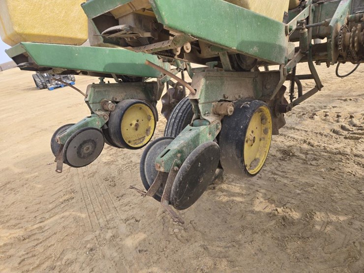 john-deere-7000-image-8