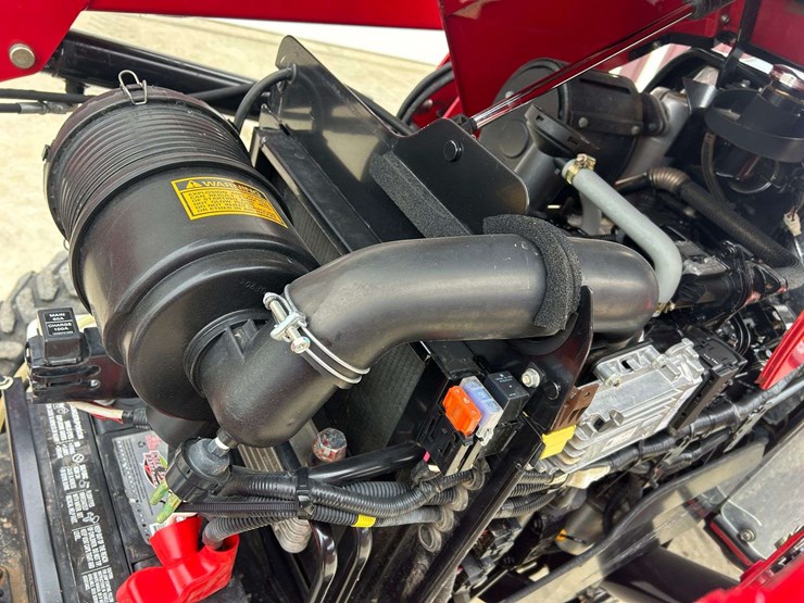 2015-mahindra-1533-image-12