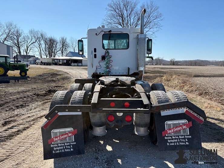 2004-freightliner-cst120-century-classic-s/t-t/a-day-cab-truck-tractor-image-6