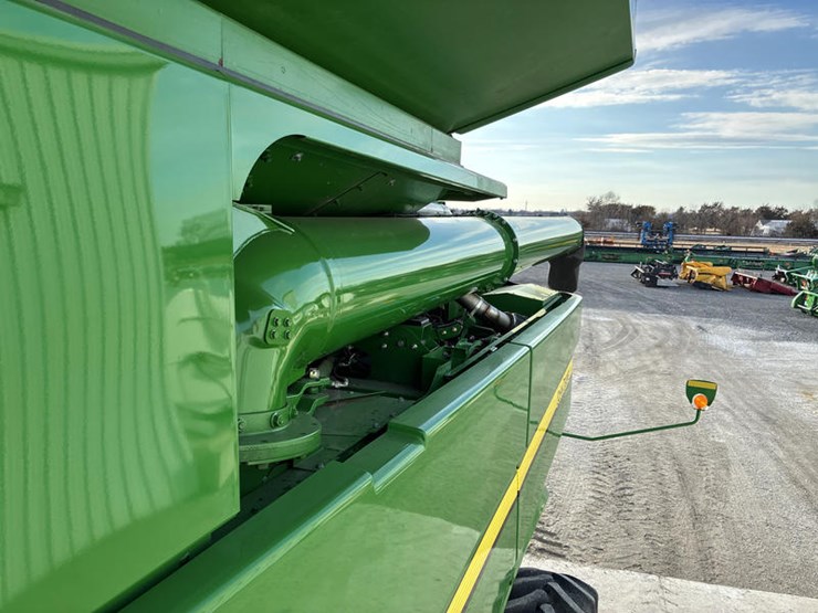 2015-john-deere-s670-image-95
