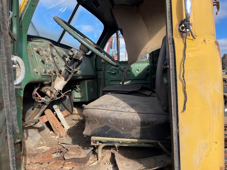 1963-mack-b61-image-25