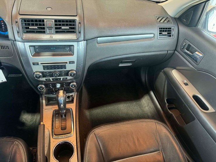 2012-ford-fusion-sel-fwd-4d-sedan-2.5-4cyl.-gasoline-(172,726-miles)-image-17