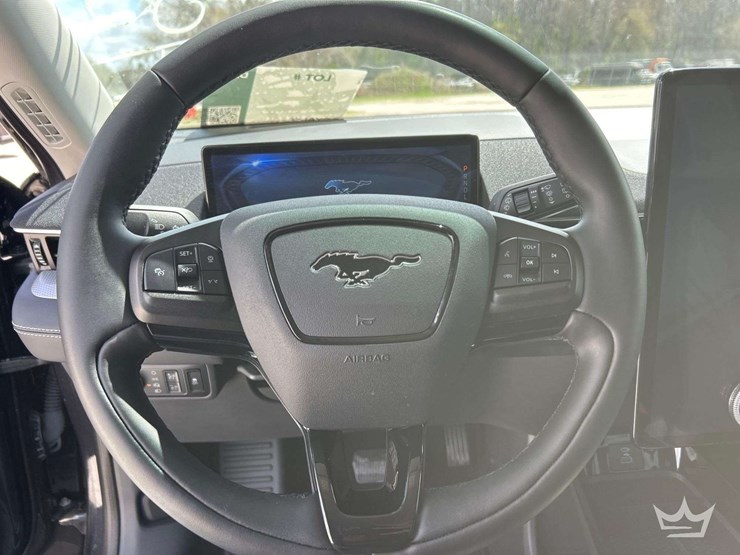 2021-ford-mustang-mach-e-image-11