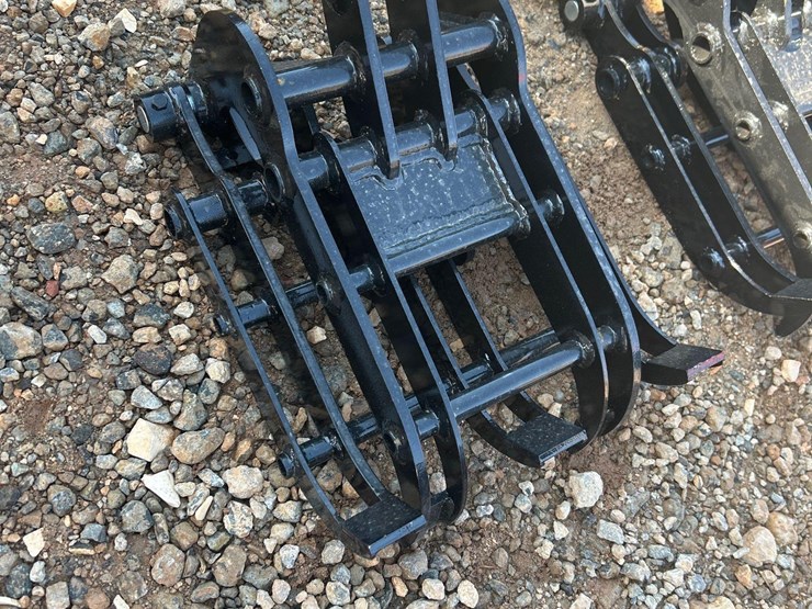 mini-excavator-grapple-attachment-image-1