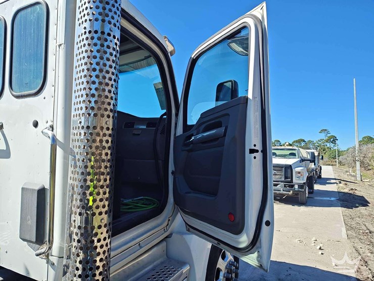 2019-kenworth-t880-image-29